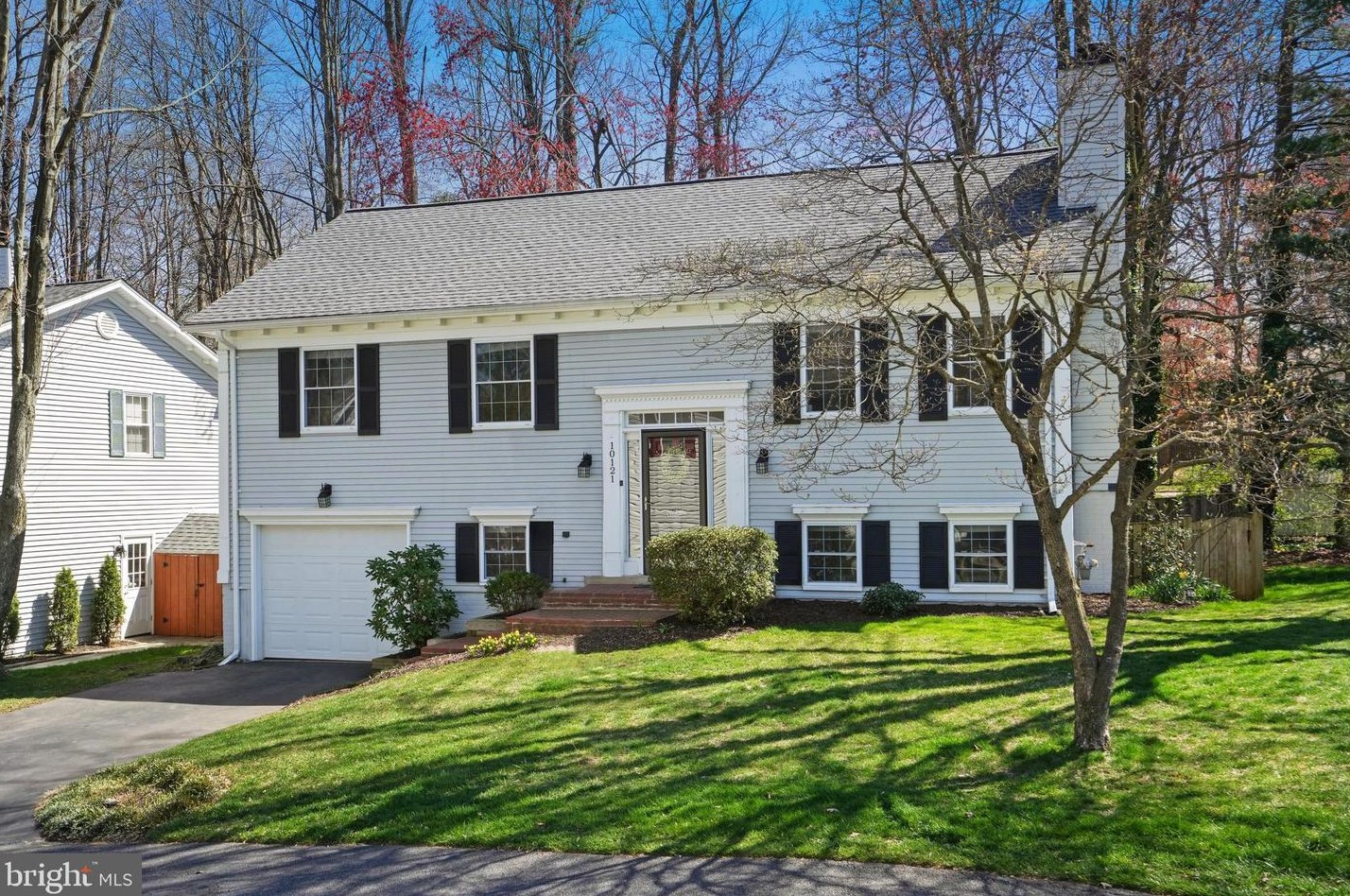 10121 Schoolhouse Woods Ct, Springfield, VA 22015