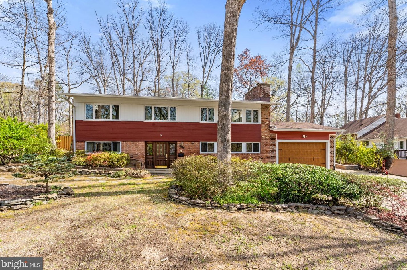 4127 Whispering Ln, Annandale, VA 22003