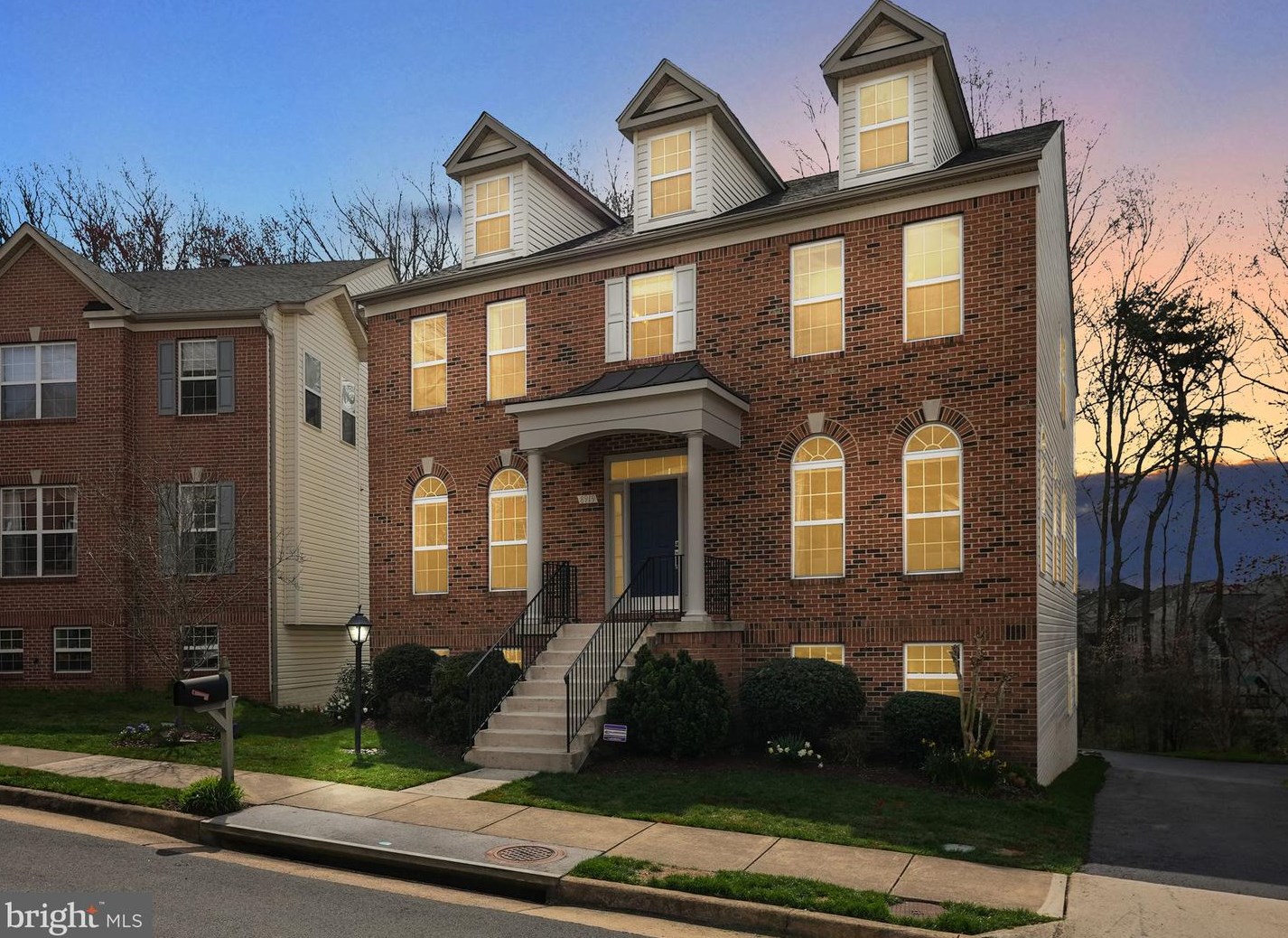 8919 Day Lilly Ct, Fairfax, VA 22031-1464