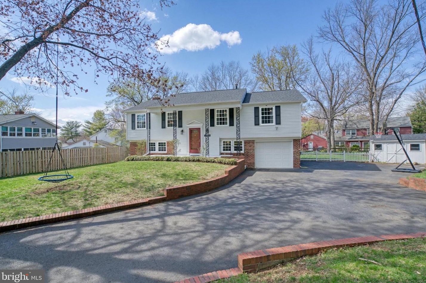12805 Point Pleasant Dr, Fairfax, VA 22033
