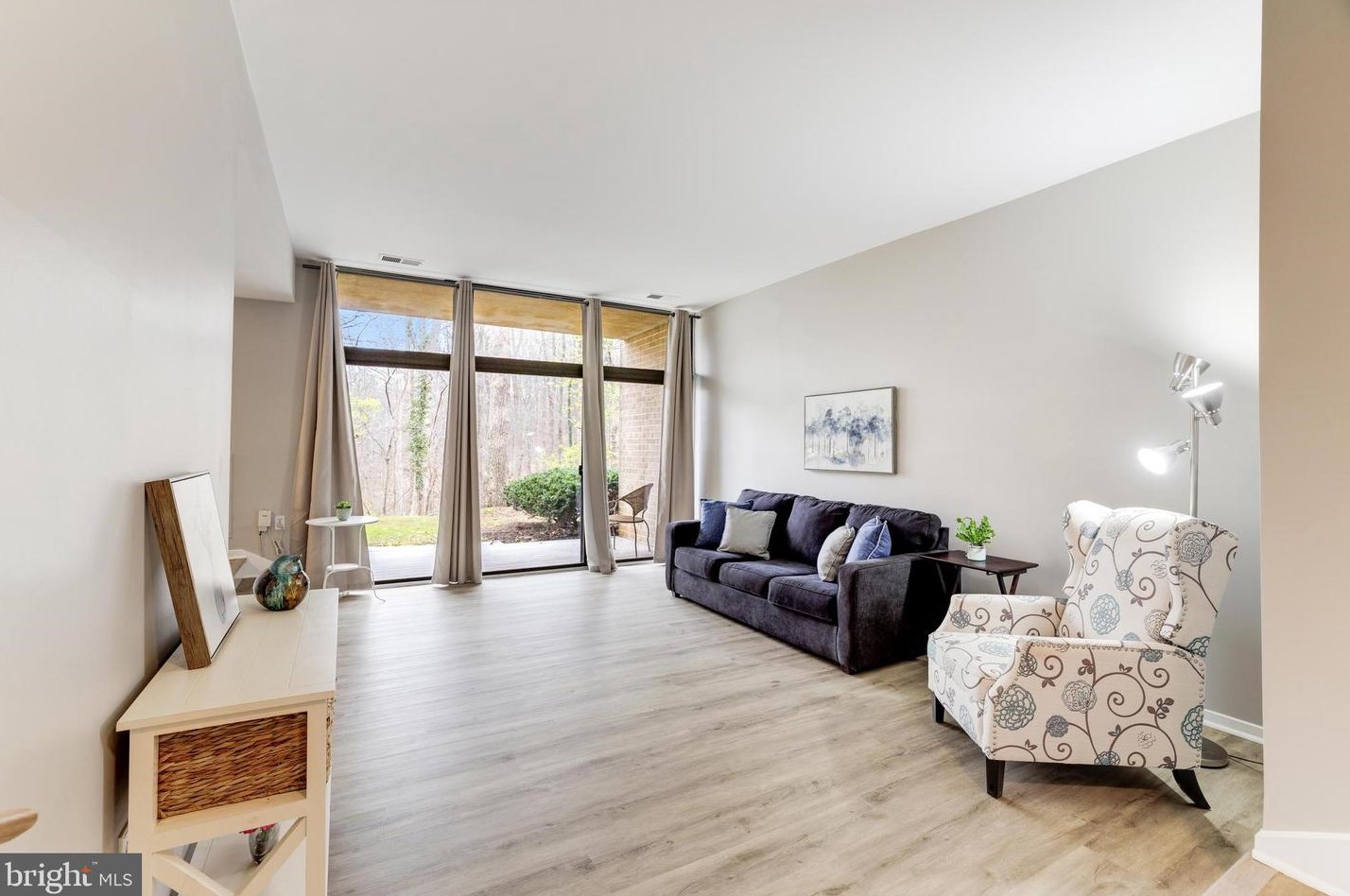 1668 Parkcrest Cir #100, Herndon, VA 20190