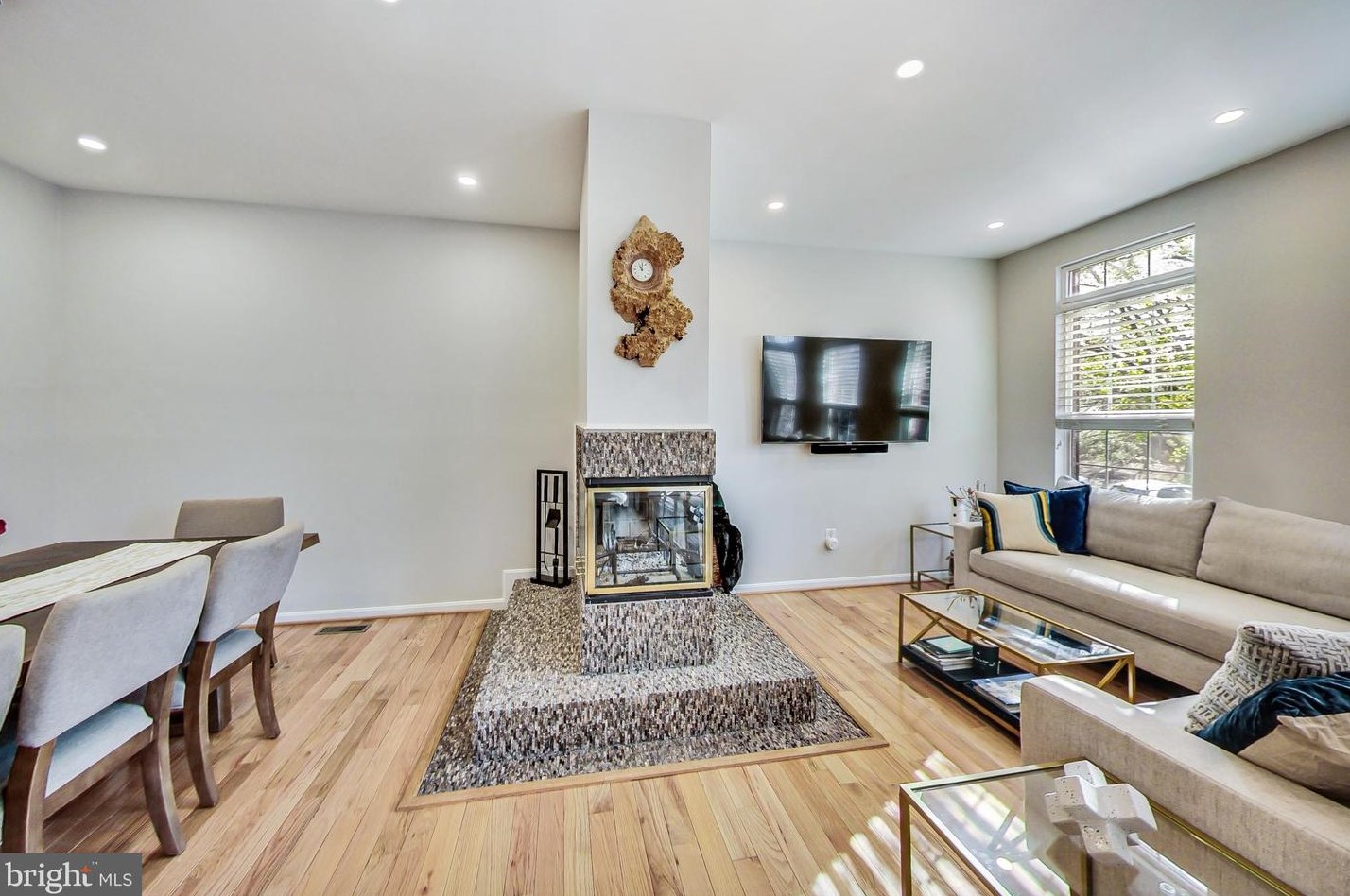 4017 Rosemeade Dr, Fairfax VA  22033-2873 exterior