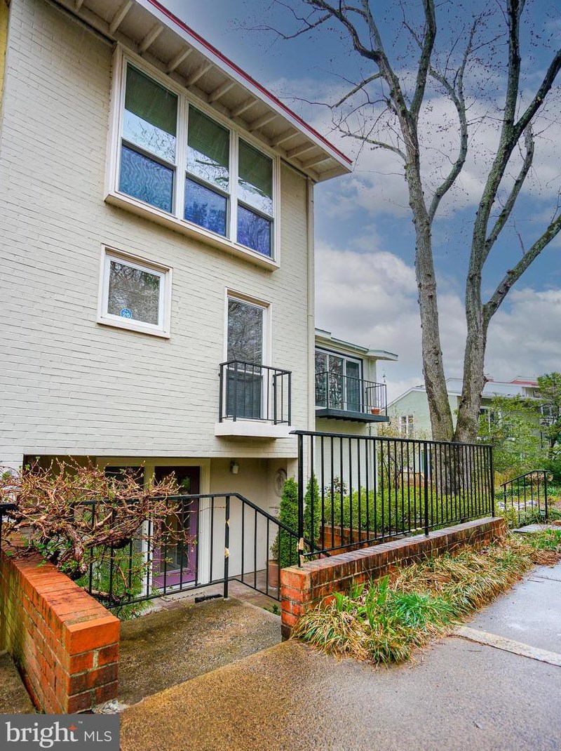 11426 Waterview Cluster, Herndon, VA 20190