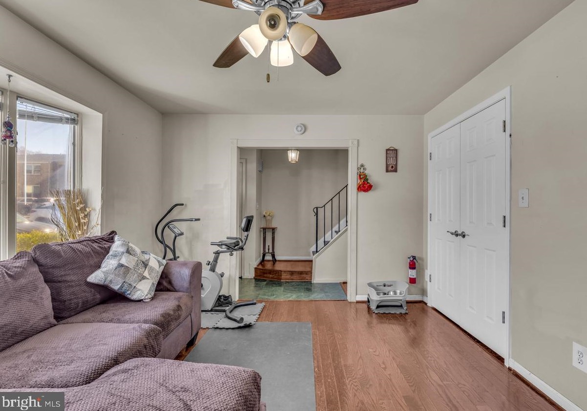 7437 Jayhawk St, Annandale, VA 22003