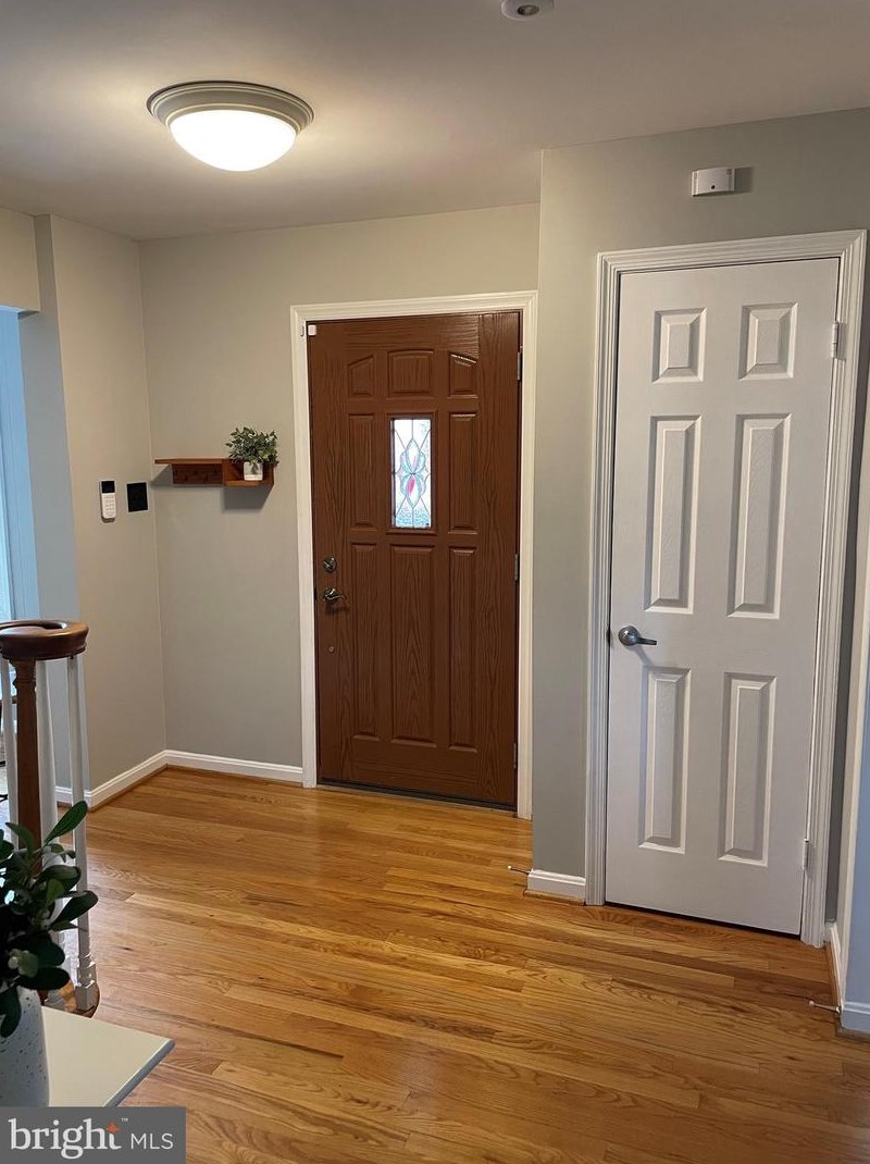 9852 Marcliff Ct, Vienna VA  22181-3239 exterior