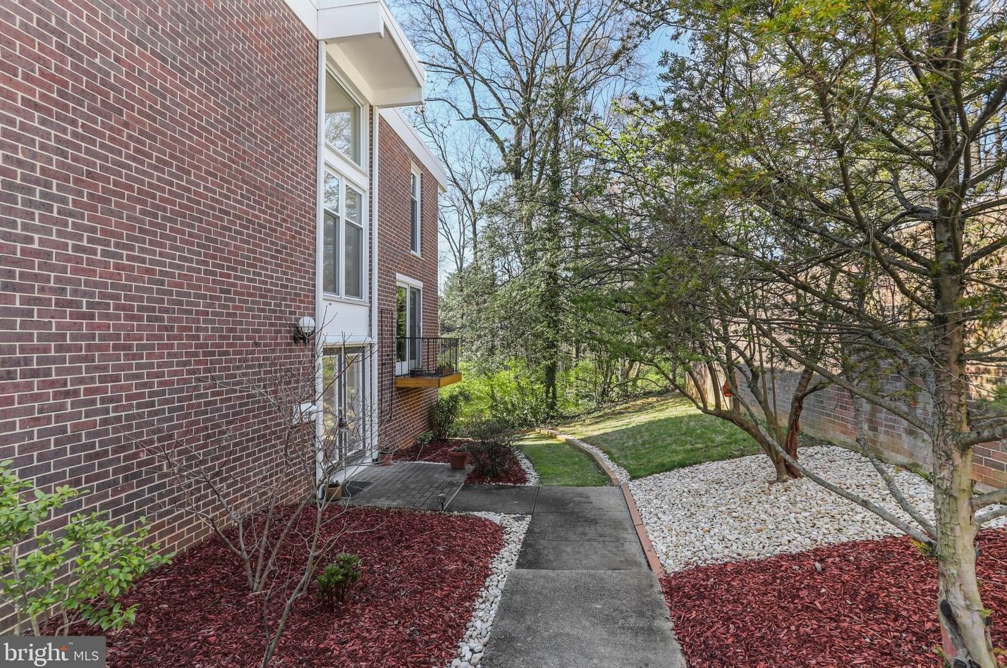 1634 Wainwright Dr, Herndon, VA 20190