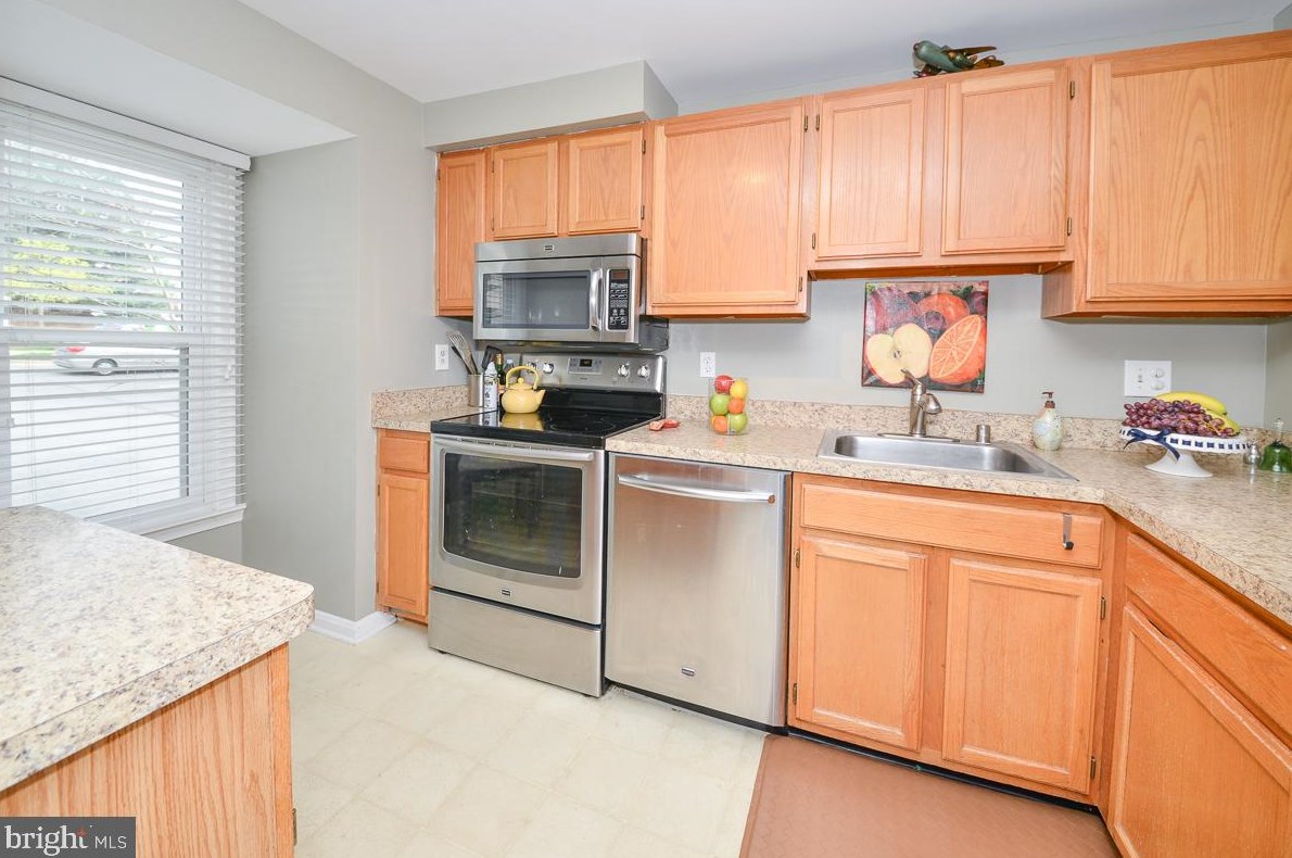 11918 Crosswind Ct, Herndon, VA 20194