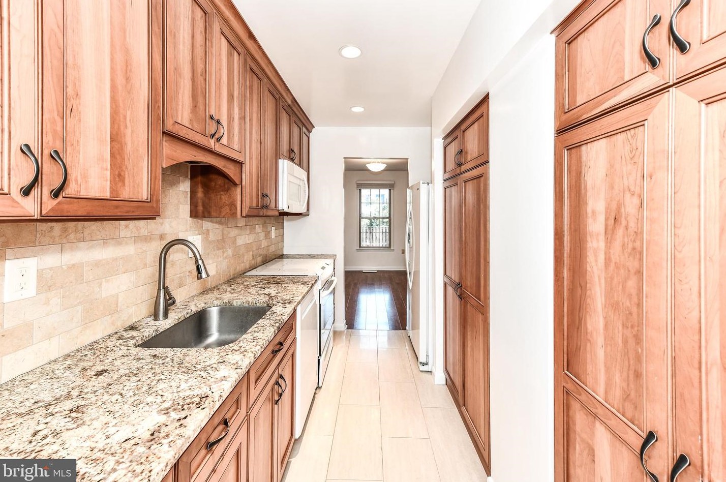 2307 Harleyford Ct, Herndon, VA 20191