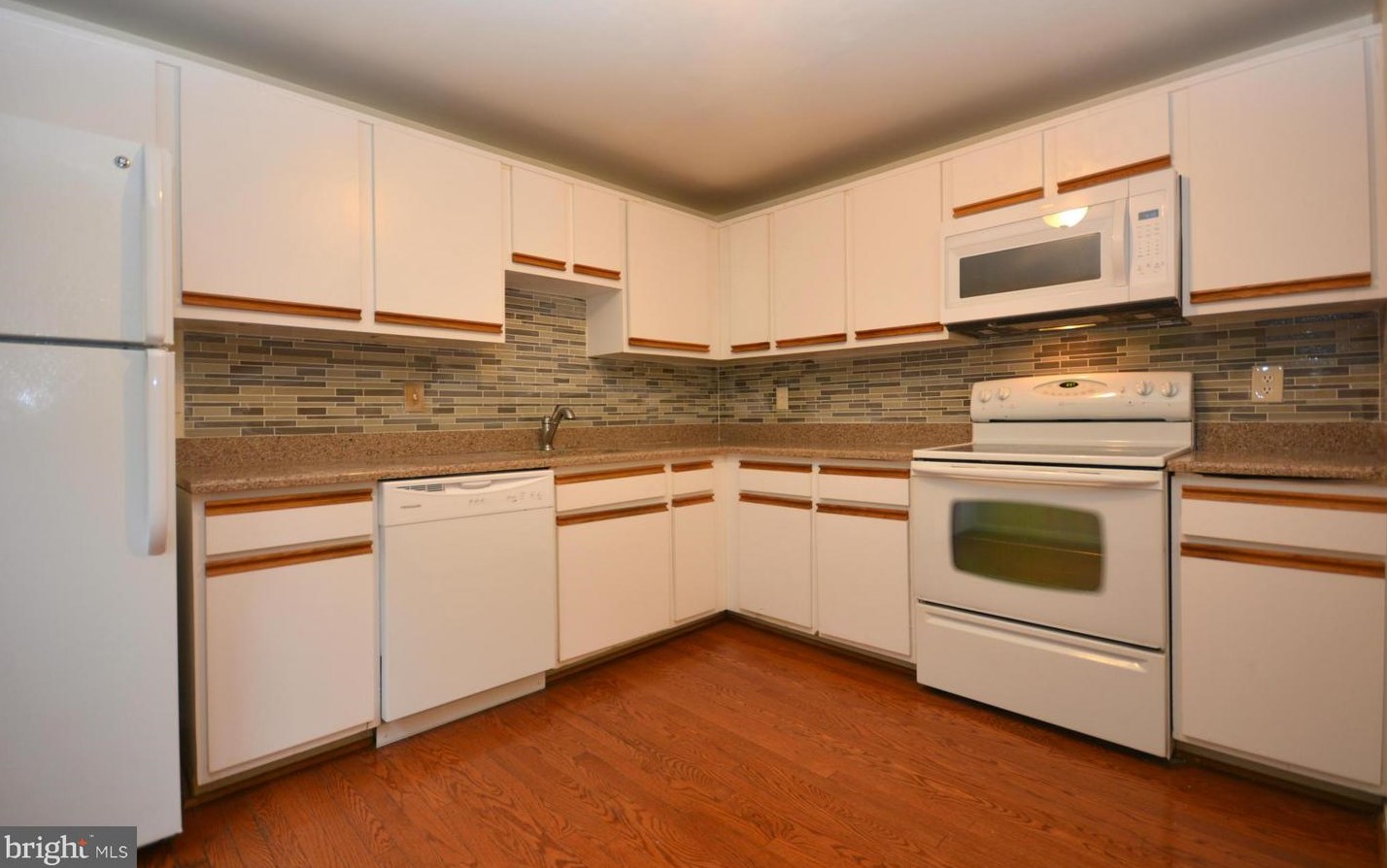 3151 Ellenwood Dr, Fairfax, VA 22031