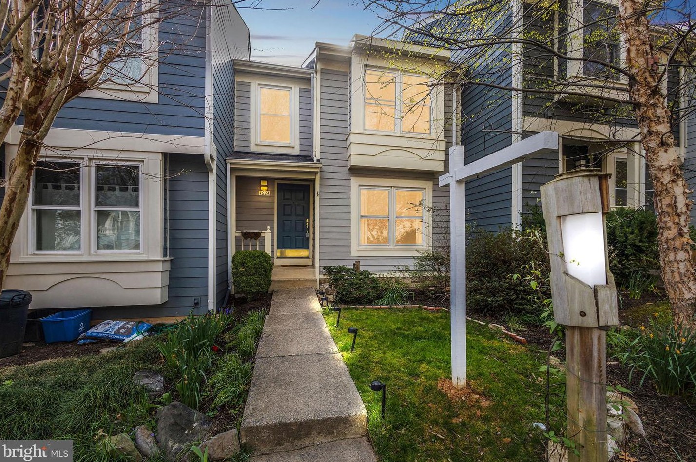 1624 Oak Spring Way, Herndon, VA 20190