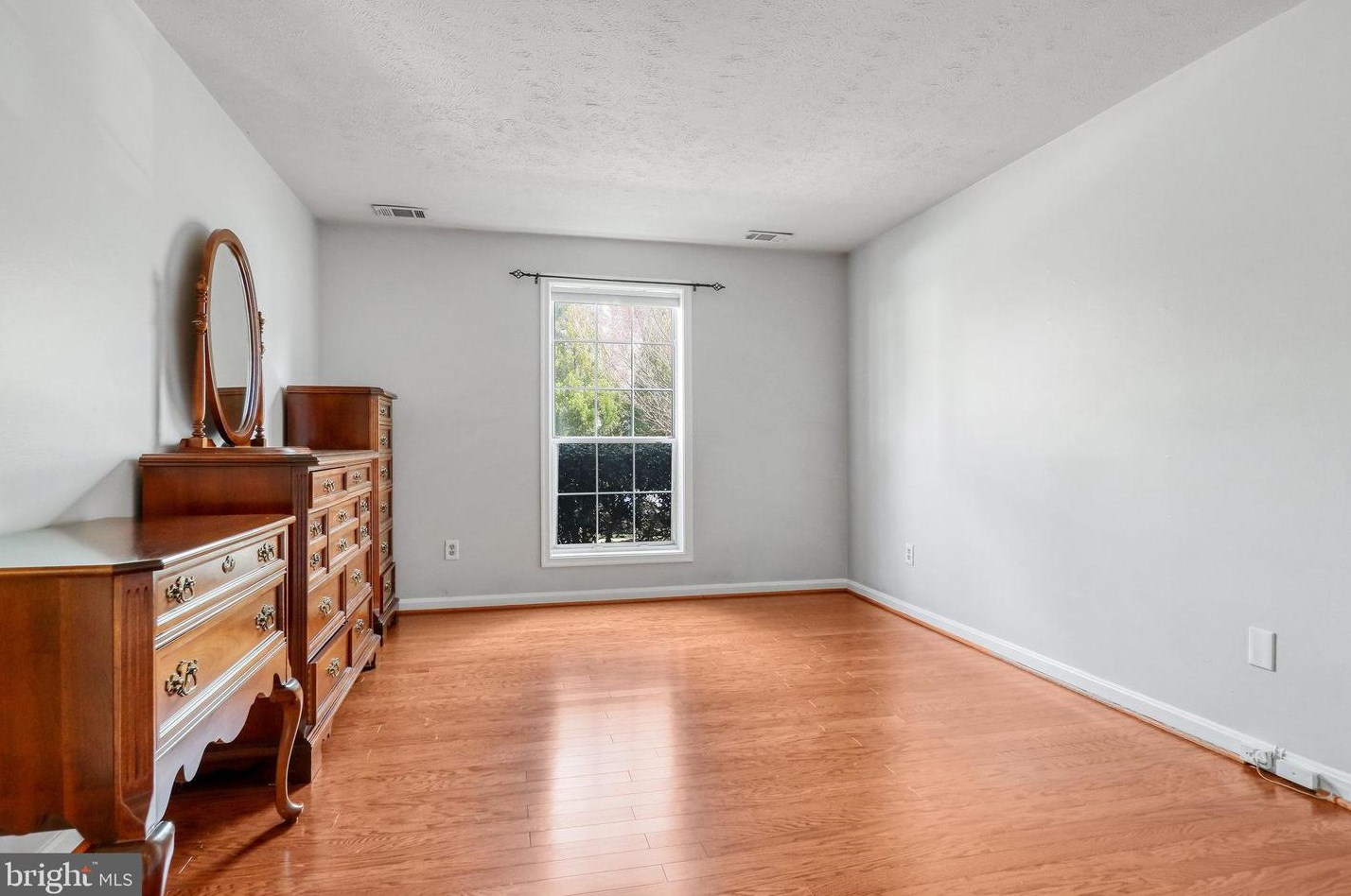 10049 Oakton Ter Rd, Vienna VA  22124-2938 exterior