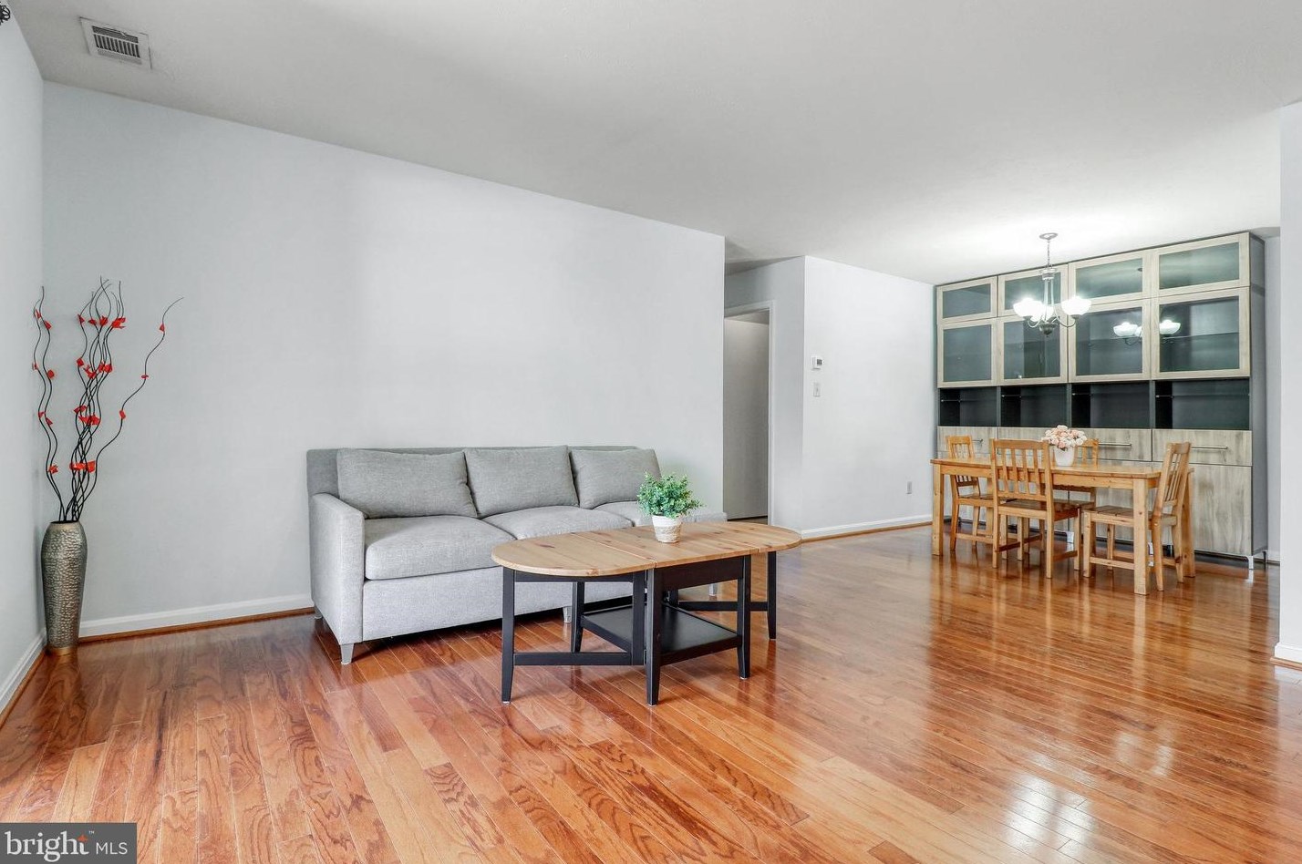 10049 Oakton Ter Rd, Vienna VA  22124-2938 exterior