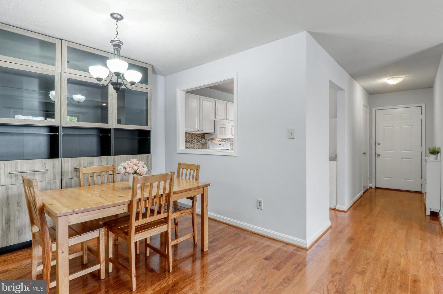 10049 Oakton Ter Rd, Vienna VA  22124-2938 exterior