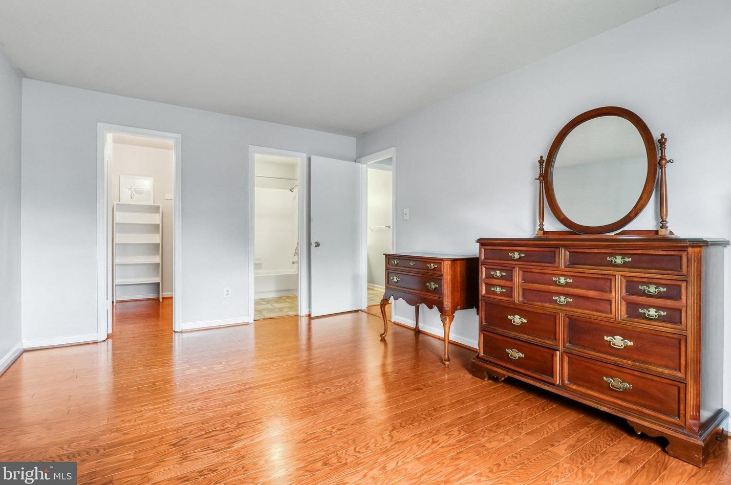 10049 Oakton Ter Rd, Vienna VA  22124-2938 exterior