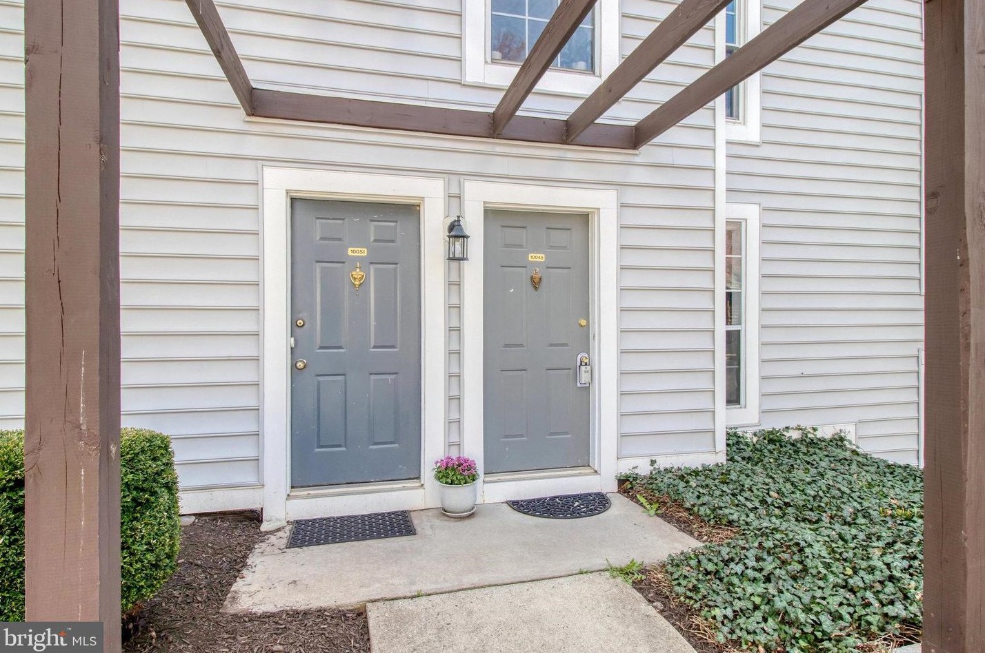 10049 Oakton Ter Rd, Vienna VA  22124-2938 exterior