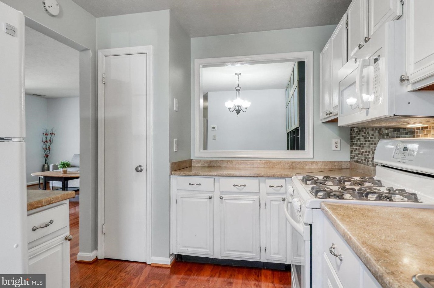 10049 Oakton Terrace Rd, Vienna VA  22124-2938 exterior