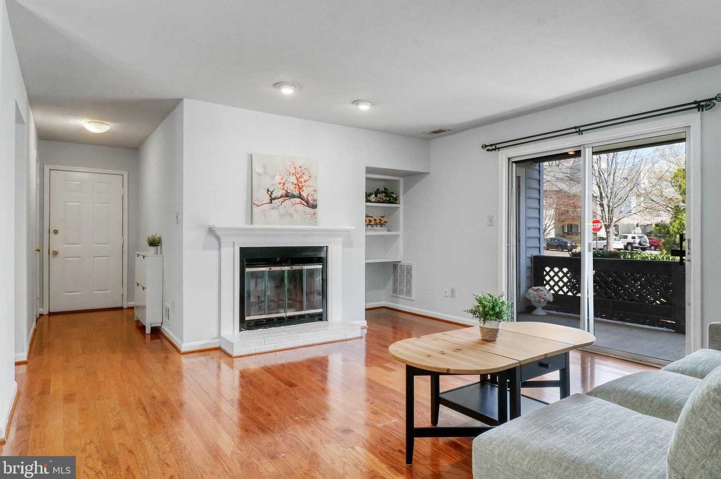 10049 Oakton Ter Rd, Vienna VA  22124-2938 exterior