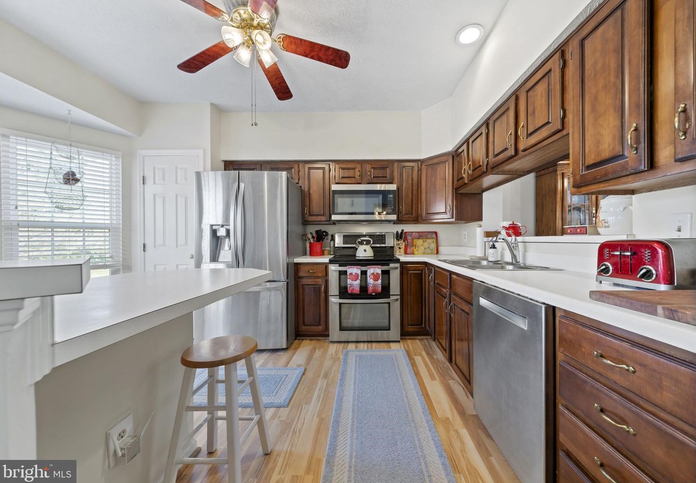 14069 Winding Ridge Ln, Centreville, VA 20121-2687