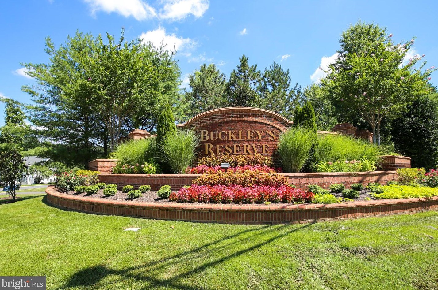 12727 Heron Ridge Dr, Fairfax, VA 22030-6642