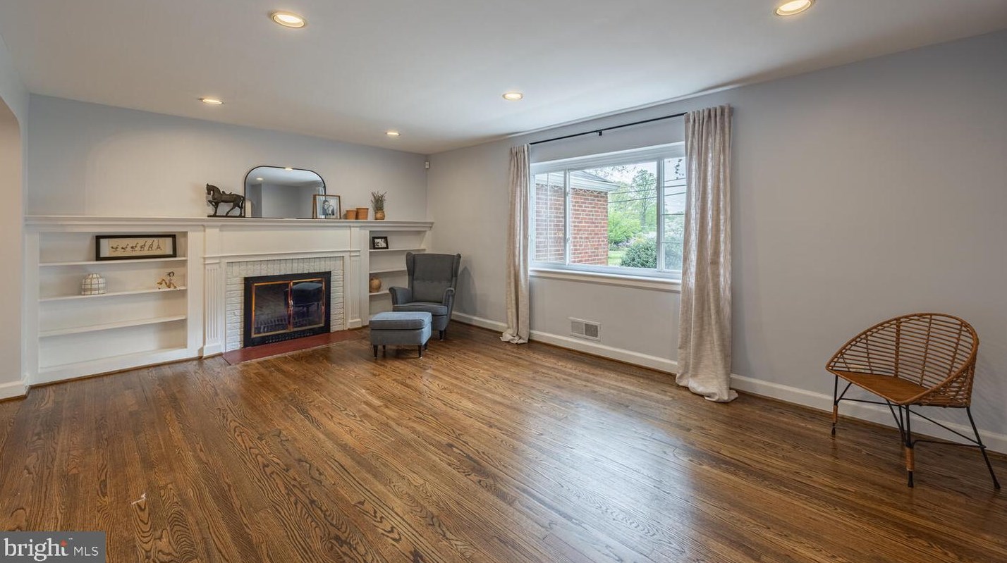 3900 Rose Ln, Annandale, VA 22003
