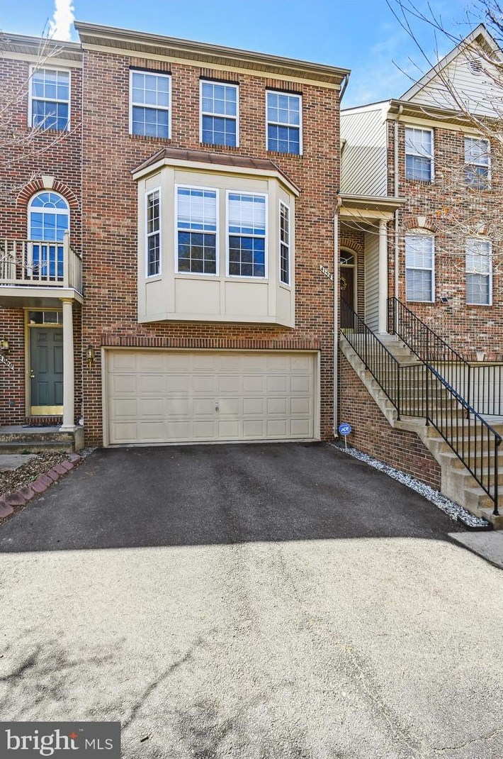 4158 Brookgreen Dr, Fairfax, VA 22033-6205