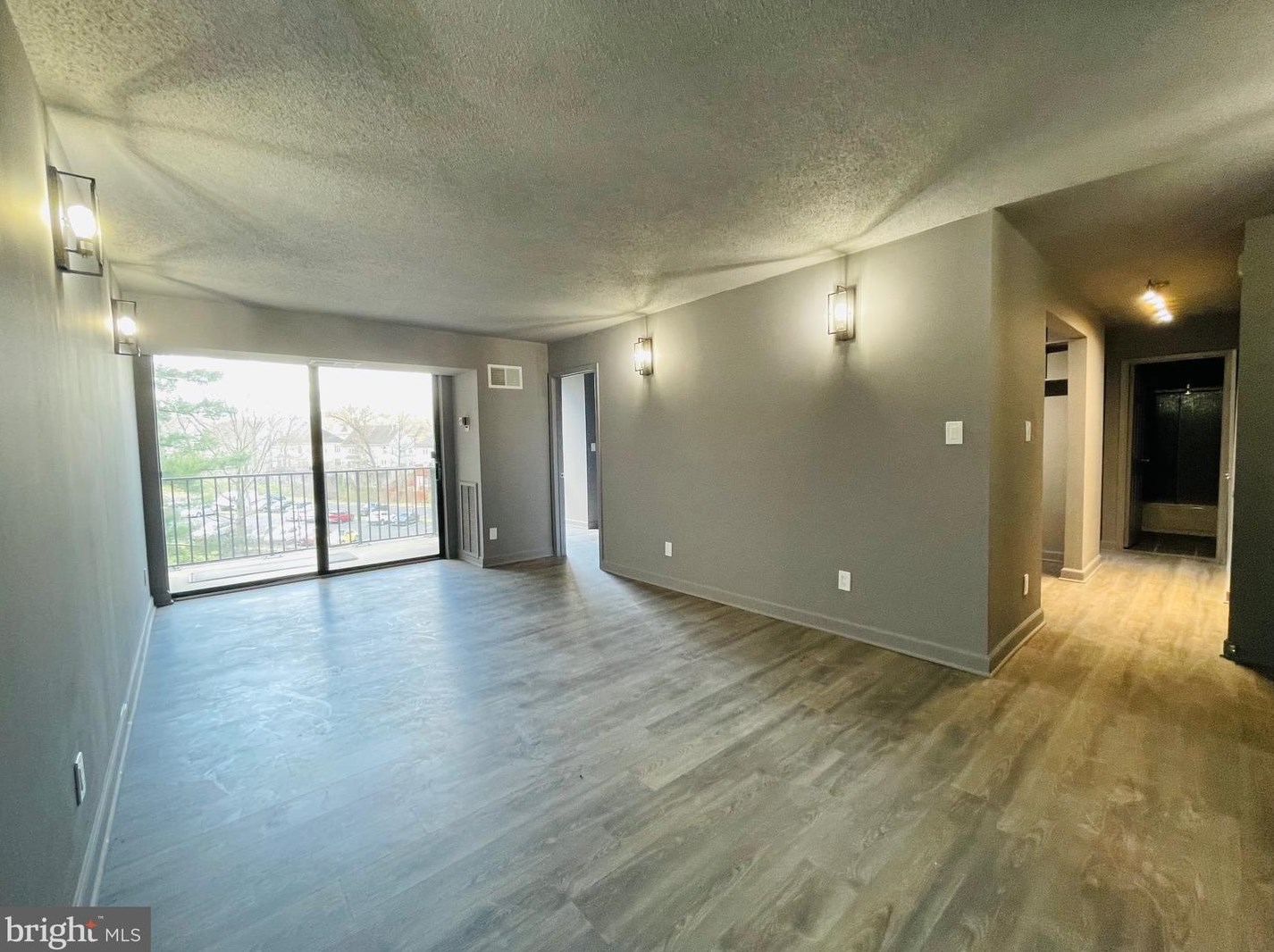 2300 Pimmit Dr Apt 402, Falls Church, VA 22043