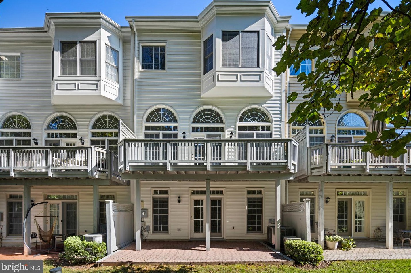 8827 Hunting Lodge Ct, Vienna, VA 22182-5518