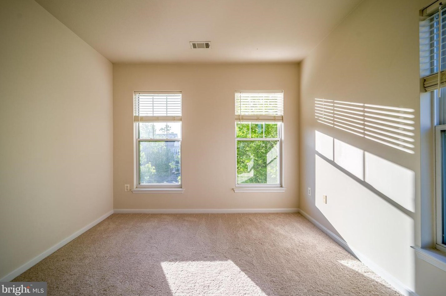 13405 Connor Dr, Centreville VA 20120-3034 exterior