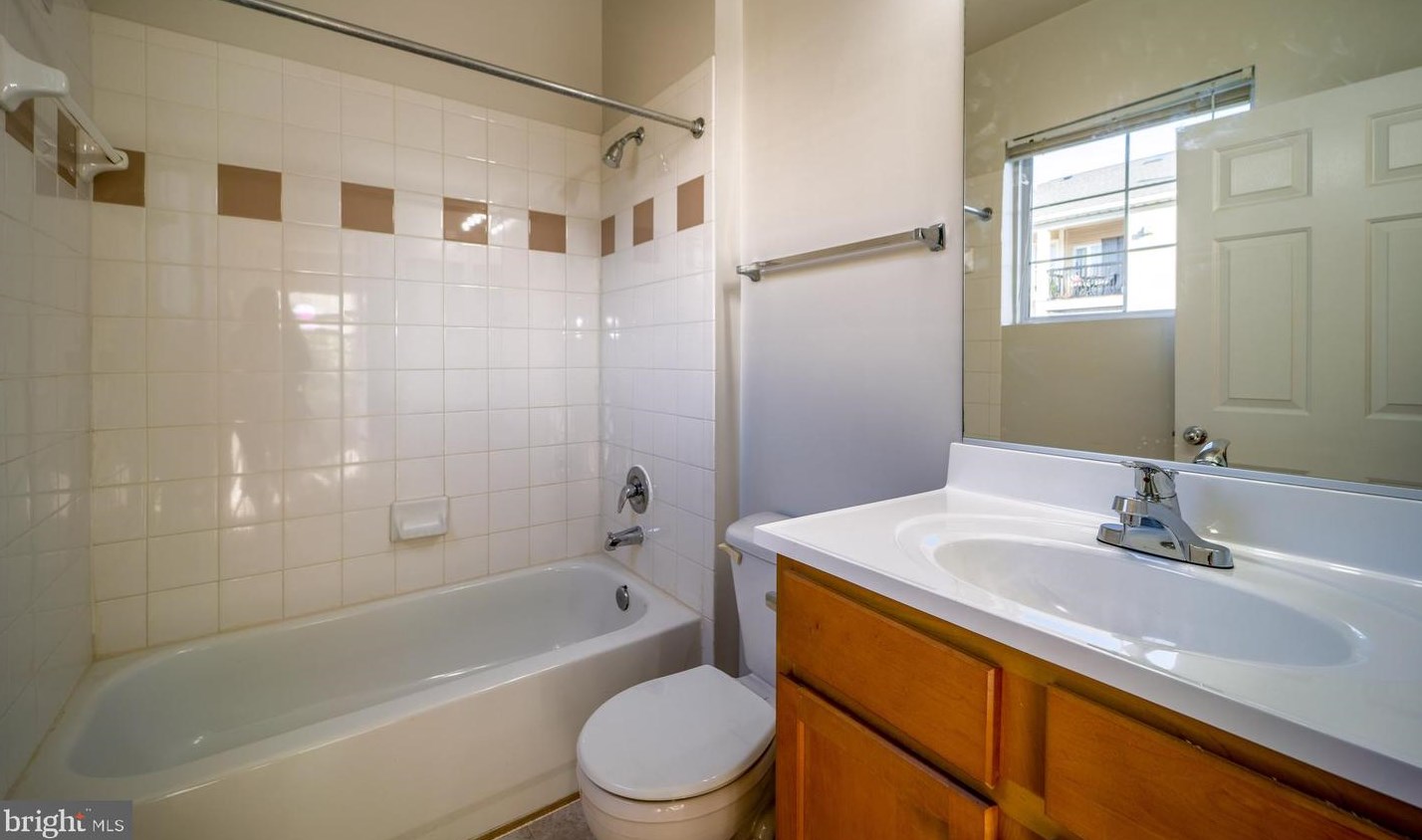 13405 Connor Dr, Centreville VA 20120-3034 exterior