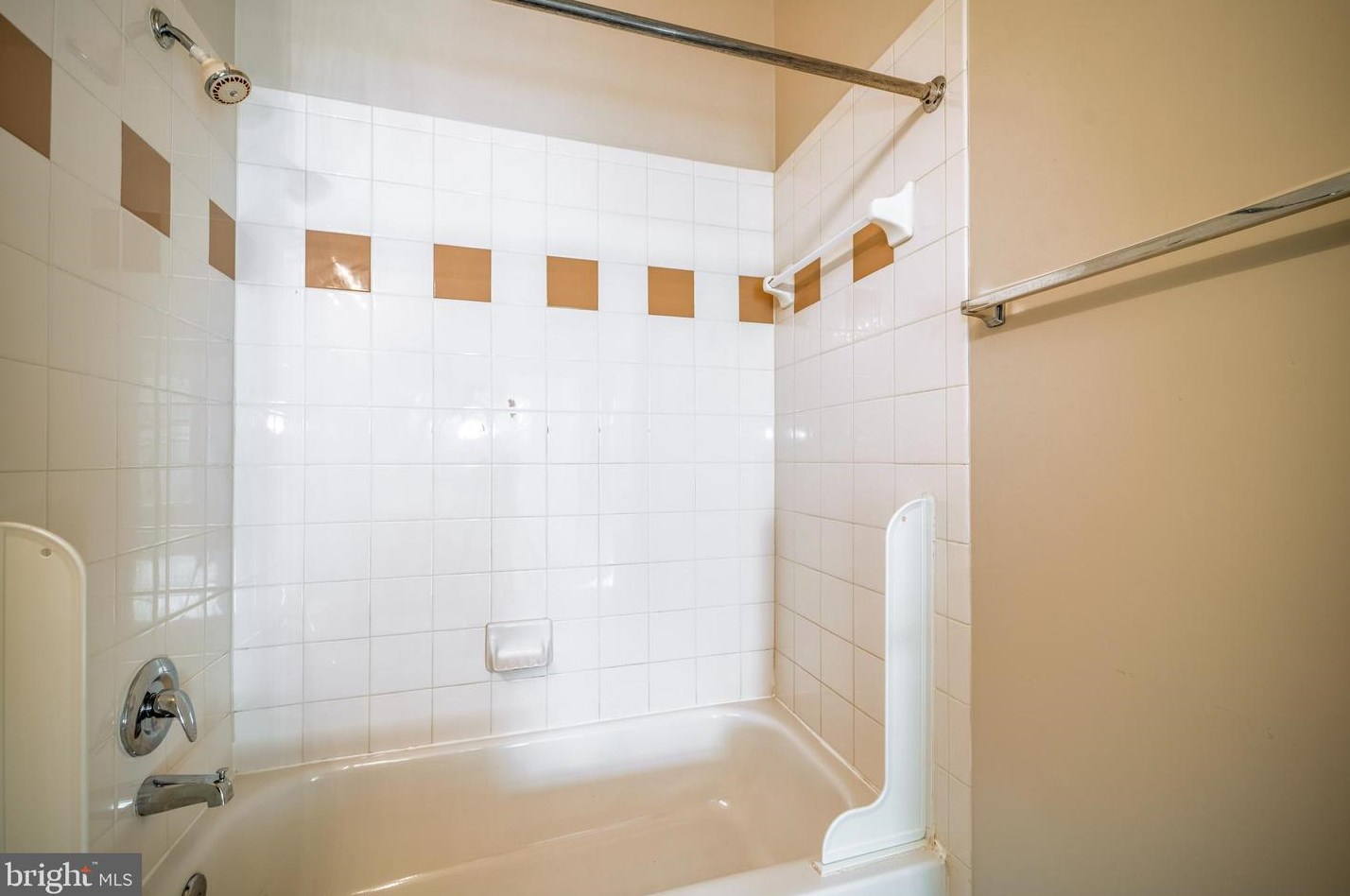 13405 Connor Dr, Centreville VA 20120-3034 exterior