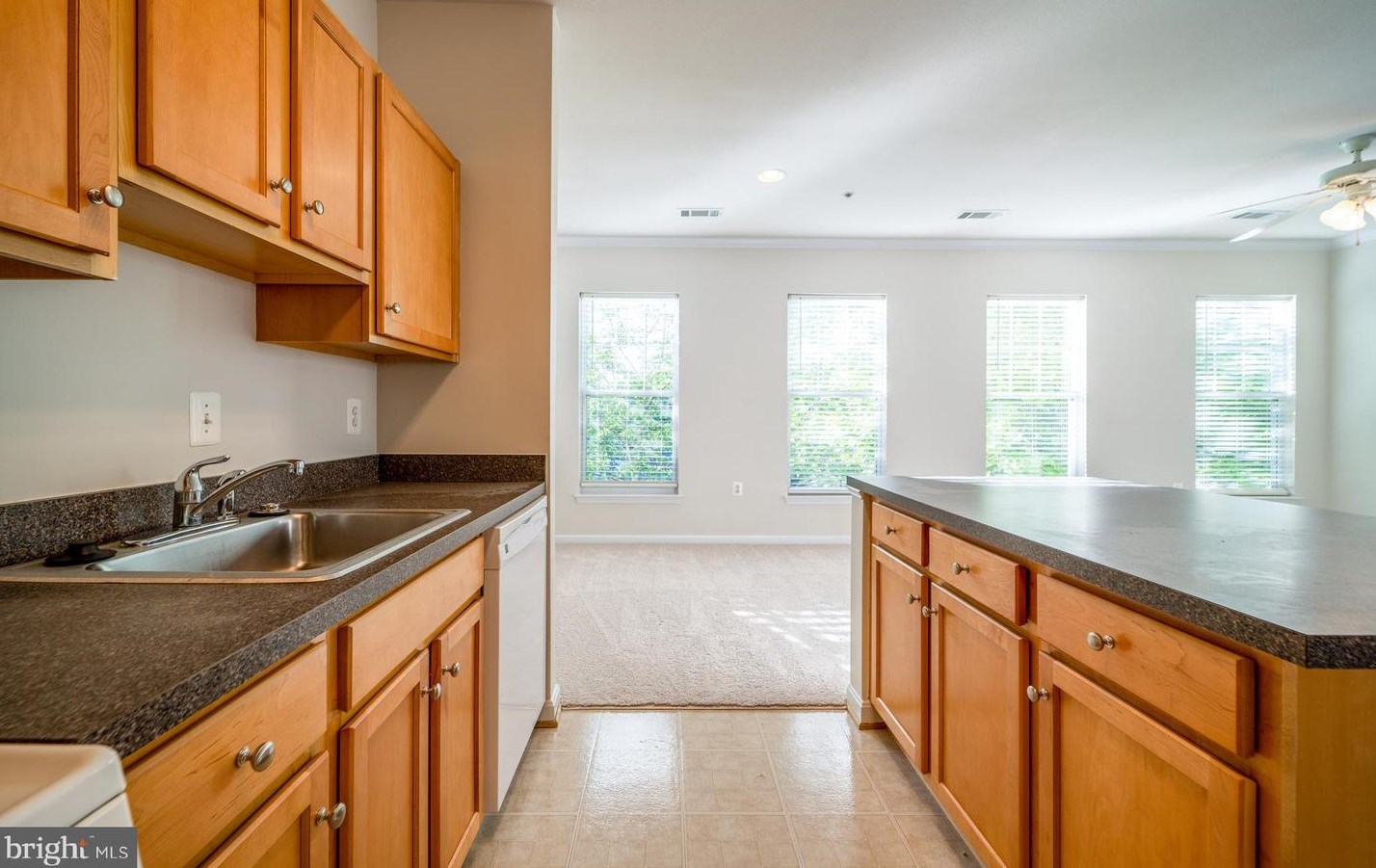 13405 Connor Dr, Centreville VA 20120-3034 exterior