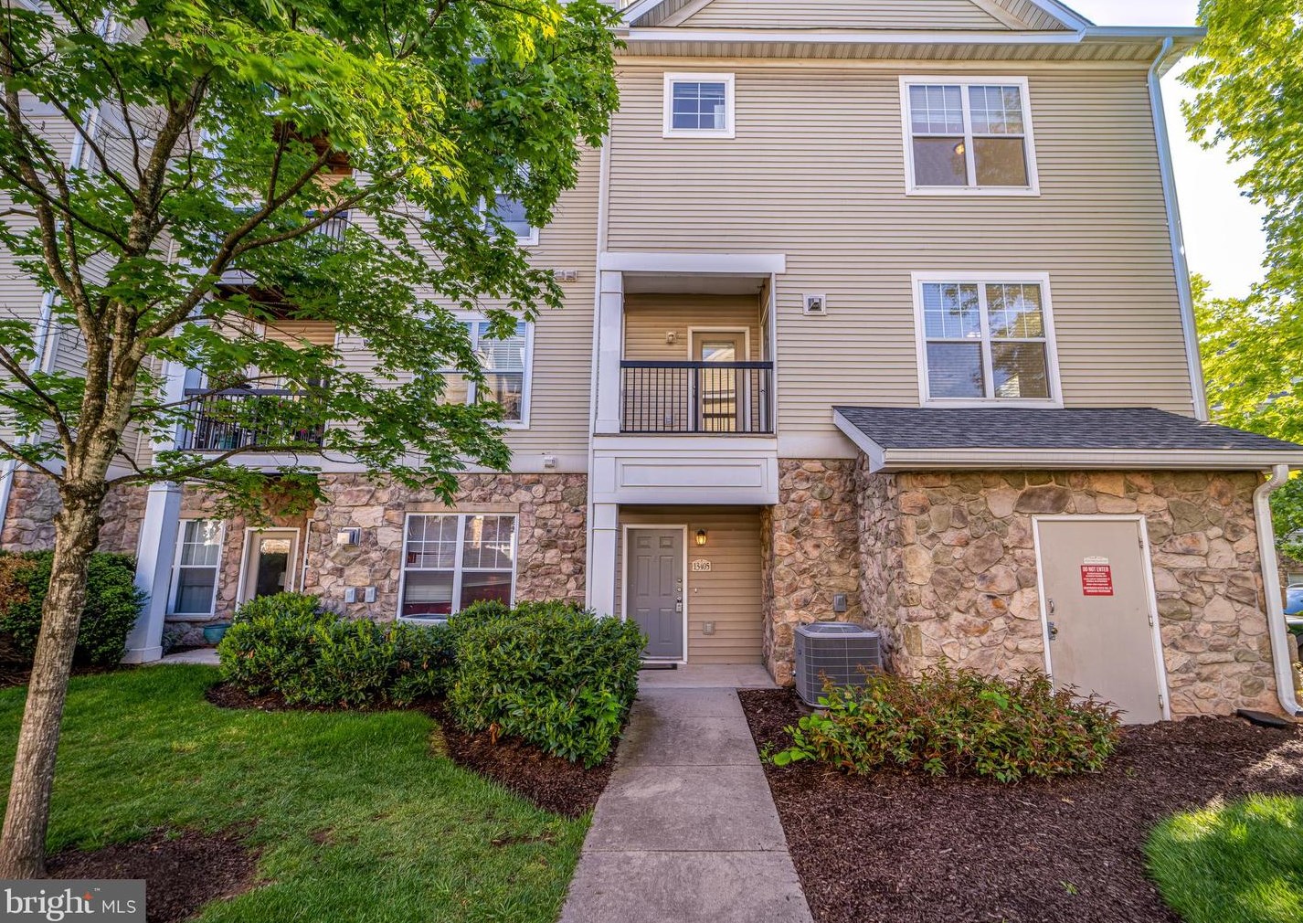 13405 Connor Dr, Centreville VA 20120-3034 exterior