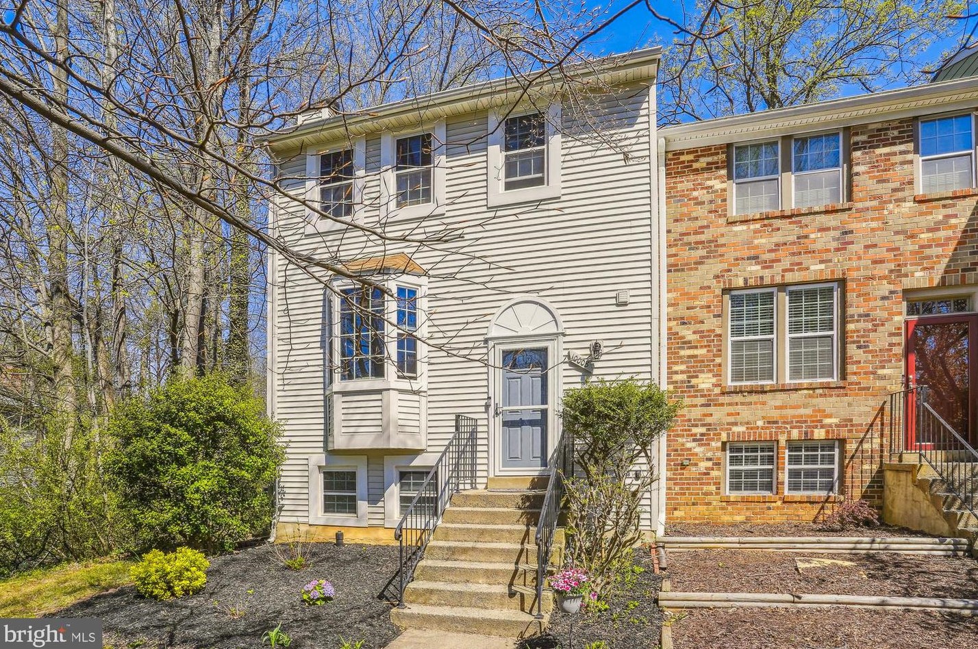 10008 Chestnut Wood Ln, Springfield, VA 22015