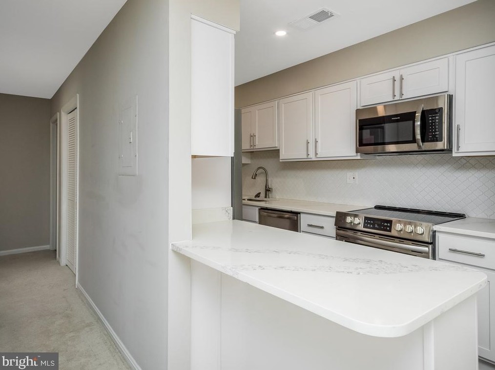 5801 Rexford Dr, Springfield, VA 22152