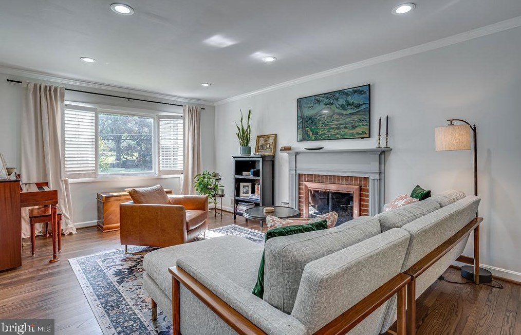 3205 Patrick Henry Dr, Falls Church, VA 22044