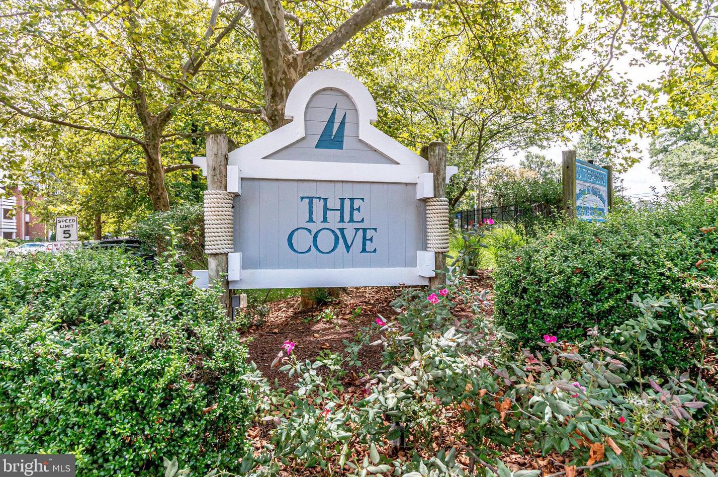 3150 Covewood Ct, Falls Church, VA 22042
