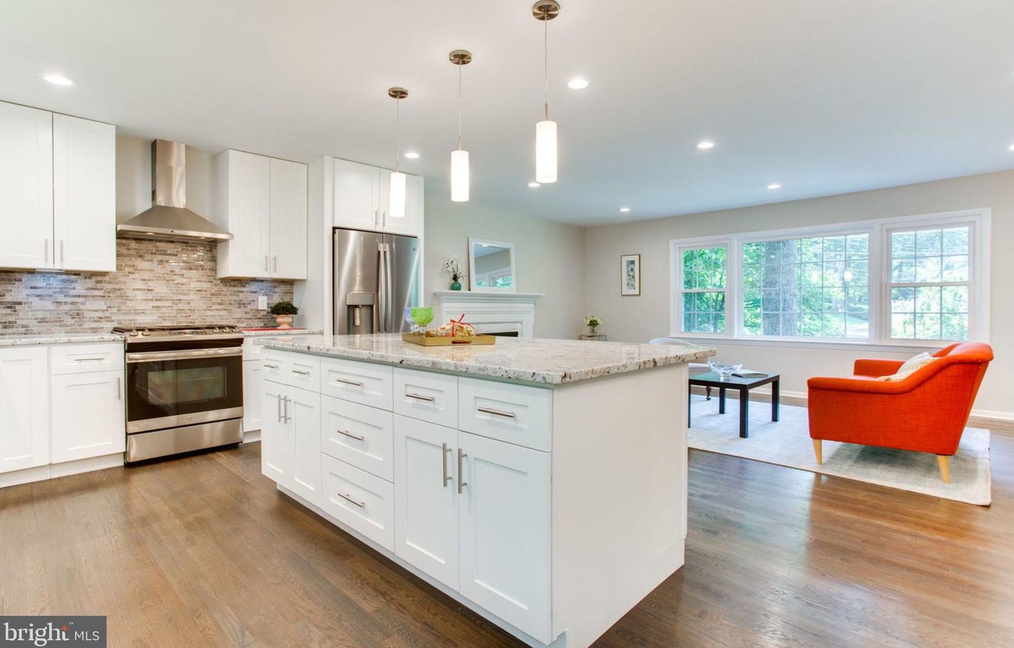 9112 Santayana Dr, Fairfax, VA 22031