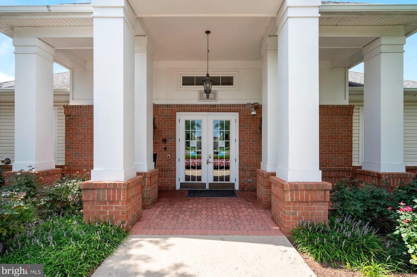 3810 Lightfoot St #205, Fairfax, VA 20151