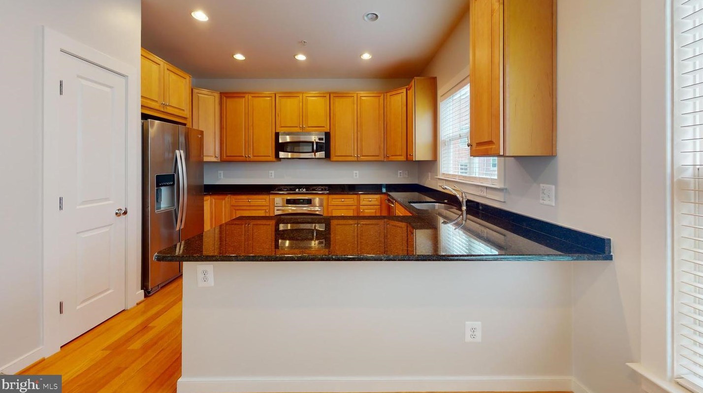 12168 Waveland St, Fairfax, VA 22033