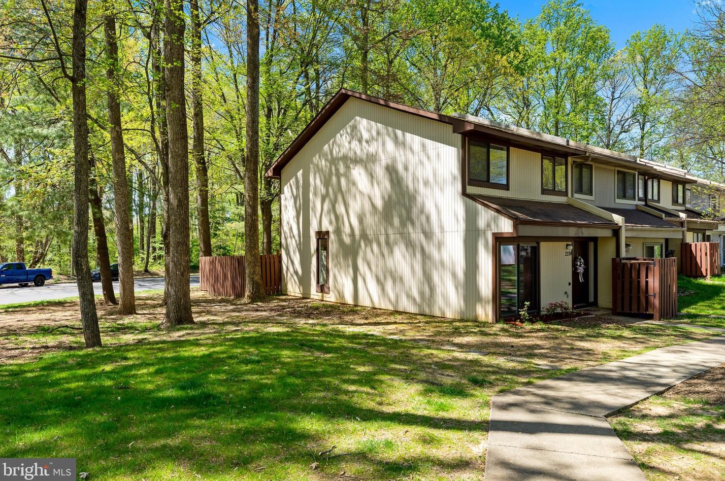 2284 White Cornus Ln, Herndon, VA 20191