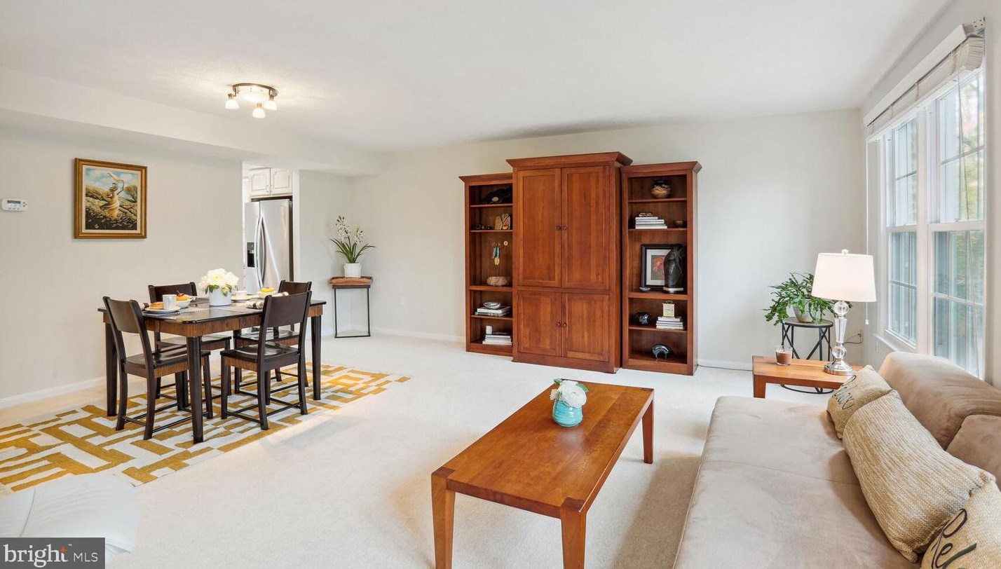 8092 Sleepy View Ln, Springfield, VA 22153