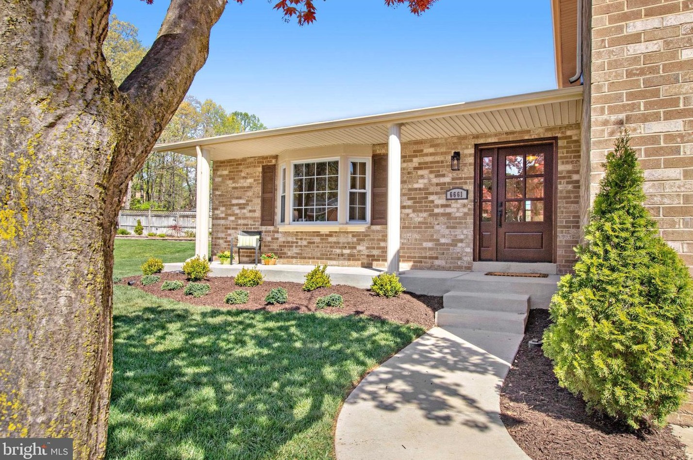 6661 Old Blacksmith Dr, Springfield, VA 22015