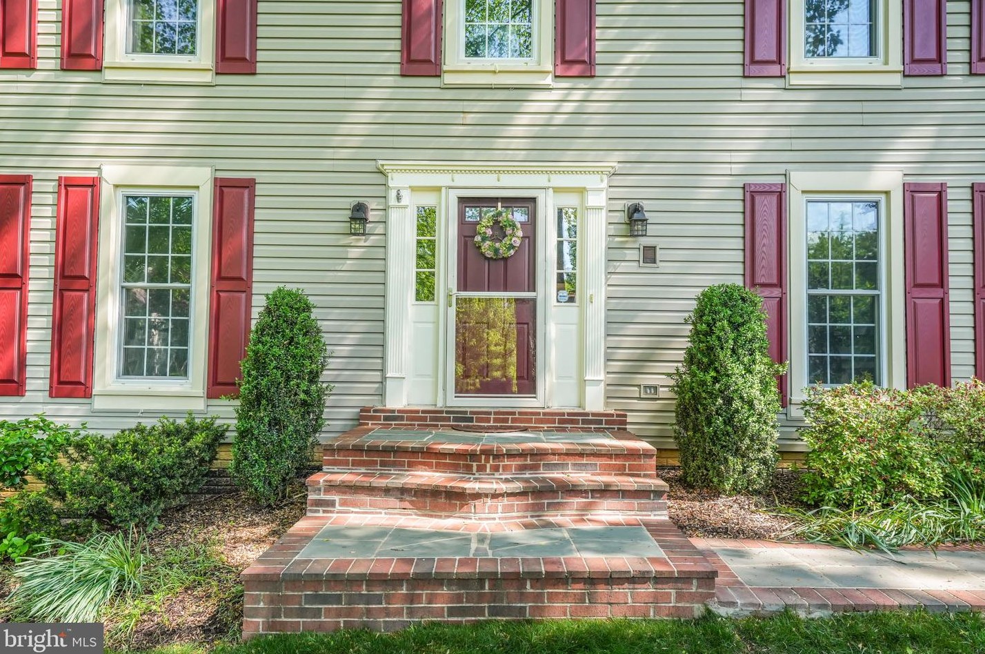 11584 Southington Ln, Herndon, VA 20170