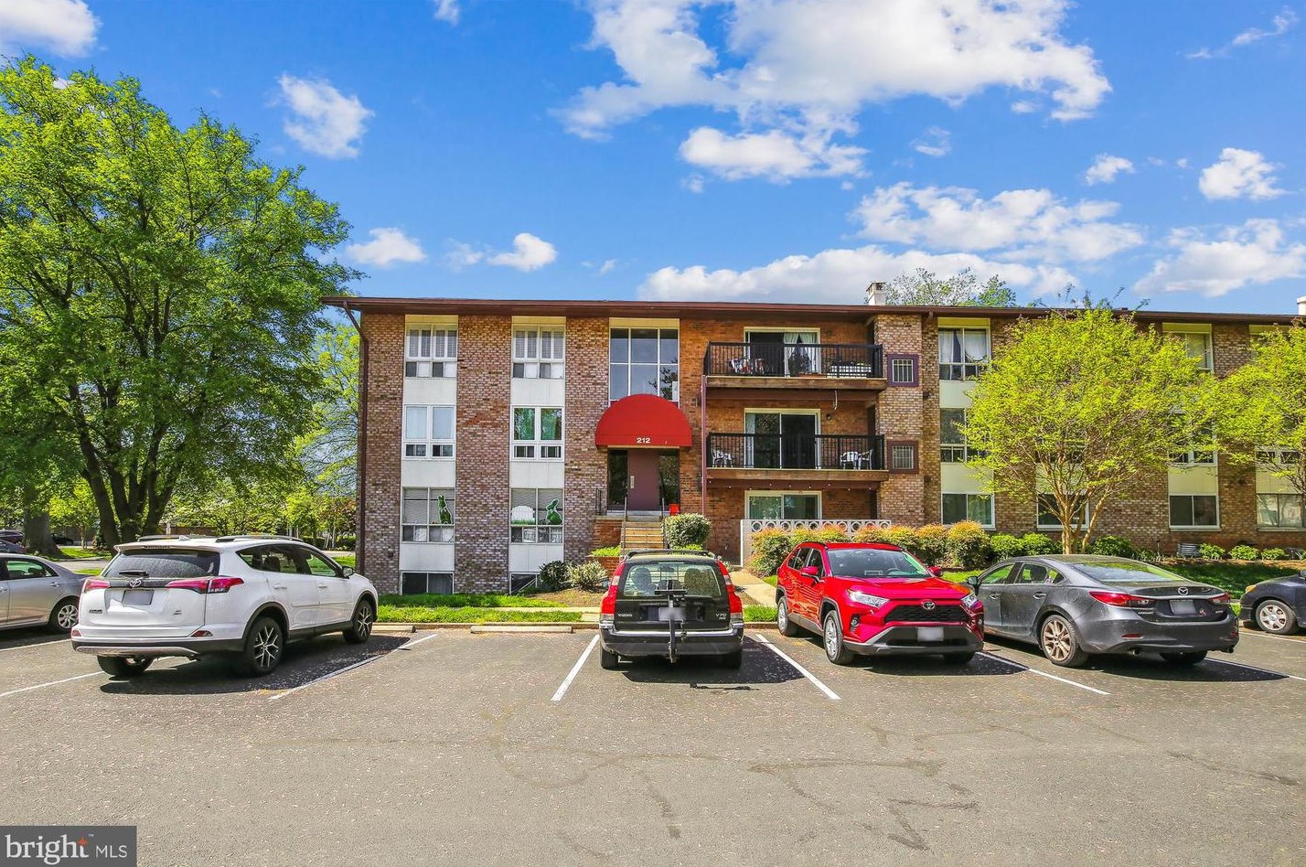 212 Locust St, Vienna, VA 22180-4645
