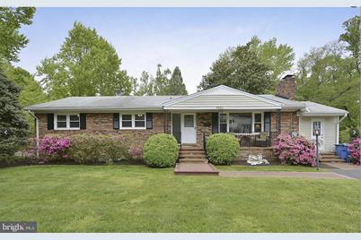 4425 Neptune Drive - Photo 1