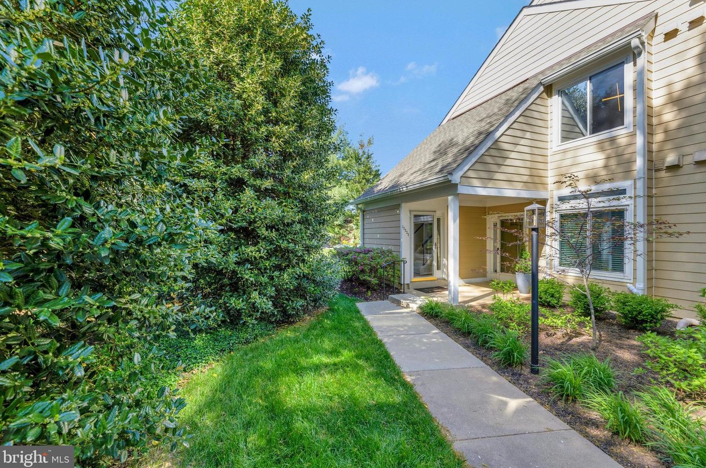12222 Fort Buffalo Cir, Fairfax, VA 22033-2831
