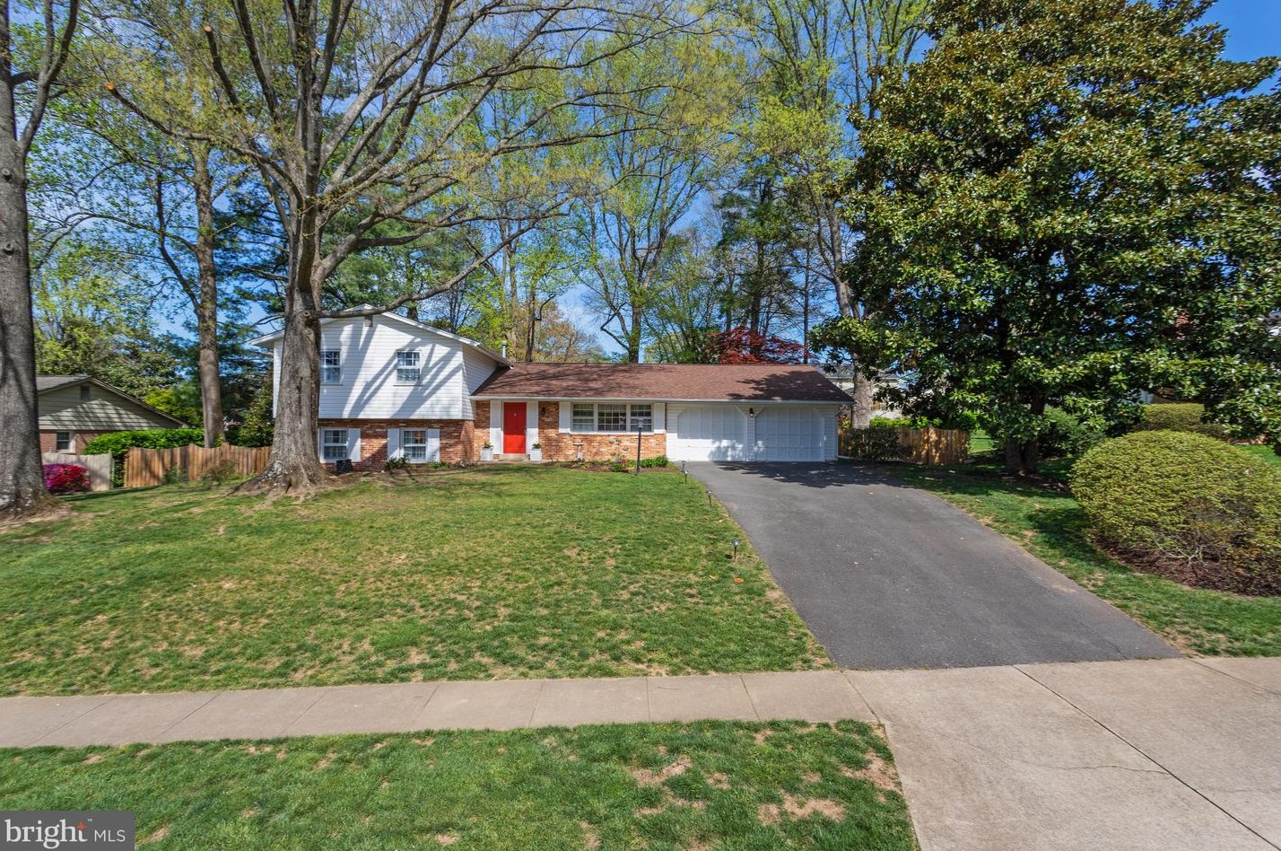 2516 Lakevale Dr, Vienna, VA 22181-4028