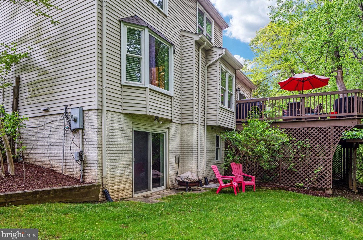 10300 Dunn Meadow Rd, Vienna VA  22182-1361 exterior