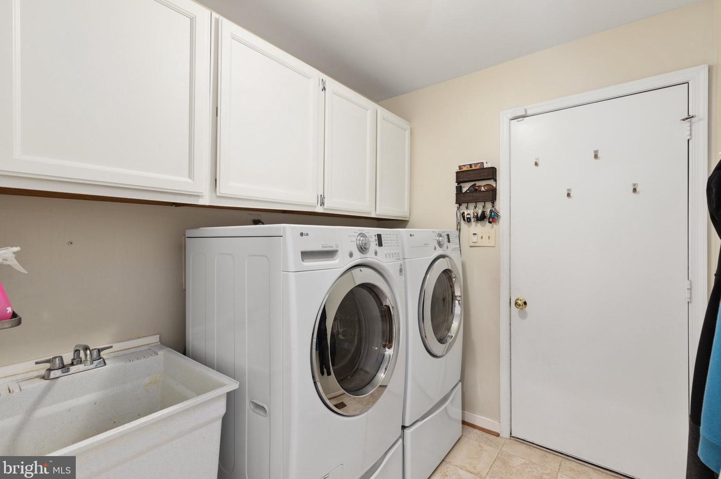 10300 Dunn Meadow Rd, Vienna VA  22182-1361 exterior