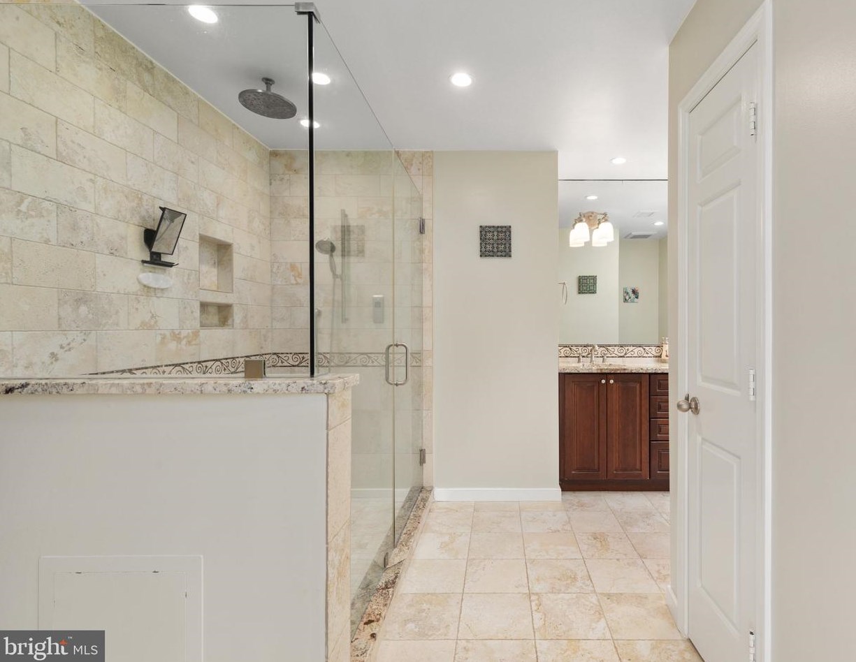 10300 Dunn Meadow Rd, Vienna VA  22182-1361 exterior